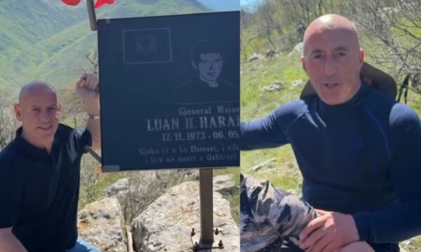 Haradinaj me bashkëluftëtar ngjitet në vendin ku ra Luani, bashkë me të edhe Lladrovci
