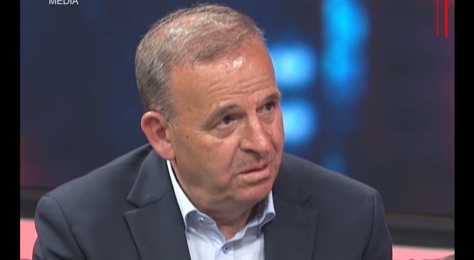 Elmi Reçica: Nëse Albin Kurti e ka “çliruar” veriun, atëherë Ushtria Çlirimtare e Kosovës e ka çliruar Kosovën