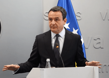 Ndarja e 2 milionë eurove për mërgaten- Kurti sqaron vendimin: Nuk bëhet fjalë për blerje biletash