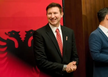 Shqipëria i del krah shqiptarëve në Maqedoni: Mos e lini gjuhën tuaj, trima