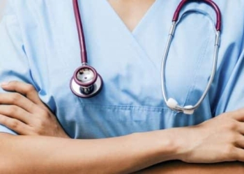 Trendi i largimit të infermierëve po rrezikon sistemin shëndetësor në Kosovë