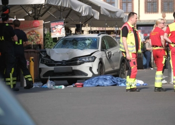 Vetura përplaset me turmën, dy të vdekur në Gjermani