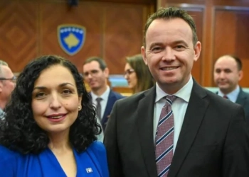 Peci këshillon ata që u larguan nga Guxo e shkuan te Vjosa Osmani: Mos i jepni zor