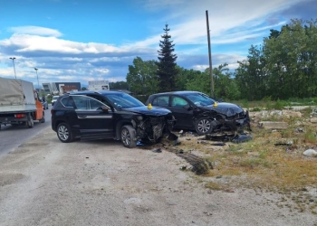 Aksident mes dy veturave në rrugën Prishtinë–Mitrovicë, lëndohen katër persona – jashtë rrezikut për jetë