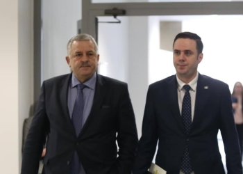 Nga “nuk e dua në listë” te “e propozoi dega” – kthesa politike e Lumir Abdixhikut me Agim Veliun