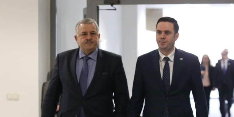 Nga “nuk e dua në listë” te “e propozoi dega” – kthesa politike e Lumir Abdixhikut me Agim Veliun