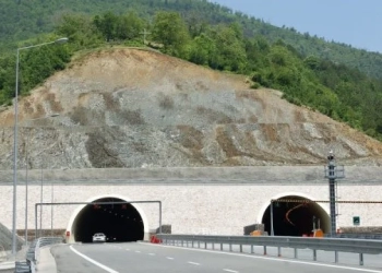 Aksident në hyrje të tunelit të Kalimashit, të paktën tre të lënduar