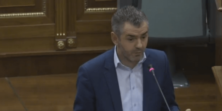 E konfimon Shala: Vjosa Osmani bartëse e listës dhe kandidate për presidente, Abdixhiku për kryeministër