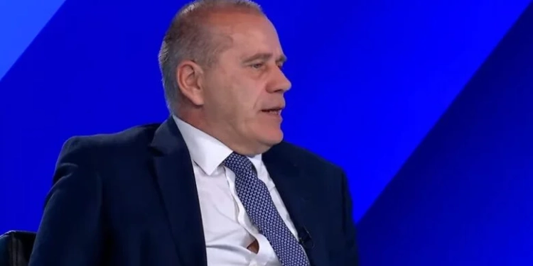 “I pastron WC-të e na shet patriotizëm”, Arifi sqaron deklaratën: S’e kisha me diasporën, por me individin