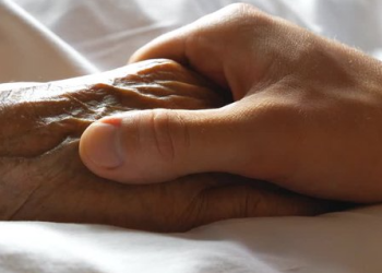 Avokati i njohur u divorcua nga bashkëshortja: Kur të zë sëmundja, ish-gruaja ikën me vrap…