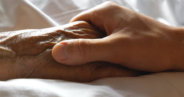 Avokati i njohur u divorcua nga bashkëshortja: Kur të zë sëmundja, ish-gruaja ikën me vrap…