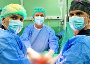 Largohet me sukses tumori me përmasa të mëdha te 69-vjeçari në Spitalin e Mitrovicës