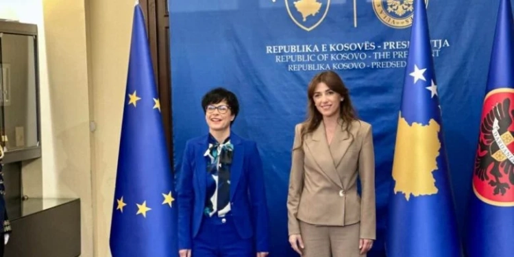 Haxhiu pret në takim komisioneren për Zgjerim të BE-së, Marta Kos