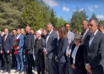 Haxhiu bën homazhe në 27-vjetorin e masakrës në Bukosh