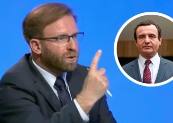 Abazi e cilëson Kurtin si fashist: Brenda VV ka dhomë me aktivistë që përdoren për të goditur këdo