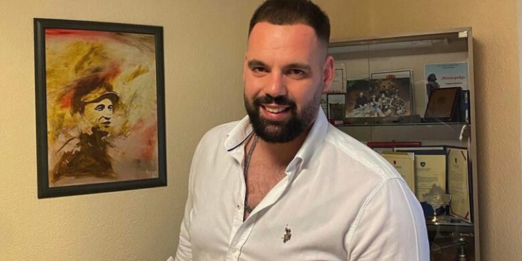 “26 pranvera pa ty, babë” – Djali i Komandant Drinit prek me fjalët për heroin e vrarë pas luftës