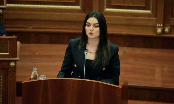 Statovci “godet” ish-partinë: Ta kesh emrin Guxo dhe mos të kesh guxim