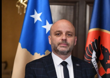 “Jeta edhe pati kajtë, Haxhi Avdyli e Albena kacafyteshin”, këshilltari i Donika Gërvallës tenton denigrimin e të larguarëve