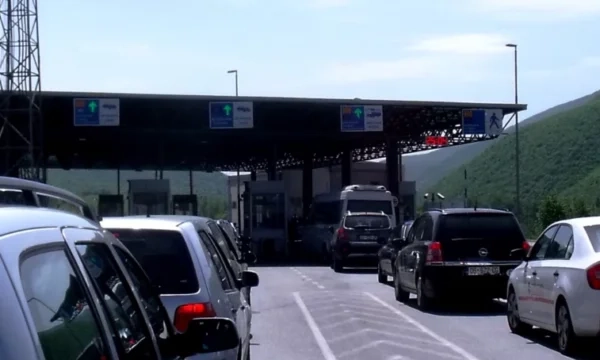 Bllokohet kufiri Kosovë-RMV, policia maqedonase e ndalon qarkullimin