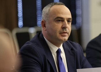 Dorëhiqet nënkryetari i Prishtinës, Shkëmb Manaj