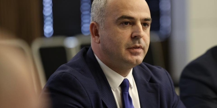 Dorëhiqet nënkryetari i Prishtinës, Shkëmb Manaj