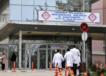 Vdes pas një viti në komë viktima nga Ferizaj, i dyshuari nga Shqipëria ende në arrati