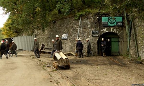 Dalin nga miniera 18 minatorët e mbetur mbi 16 orë
