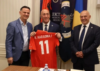 Kandidati i parë shqiptar për parlament të Bazelit aderon në AAK, e presin Haradinaj e Gjini