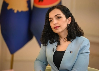 Vjosa Osmani përkrah protestën e studentëve në Maqedoni: Gjuha shqipe është e shenjtë, ngrihu në mbrojtje të saj