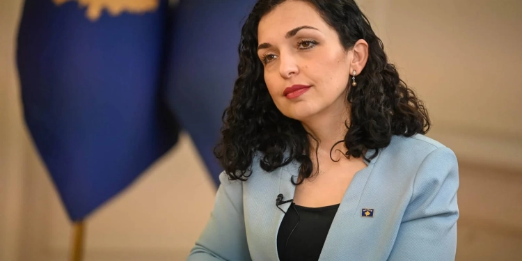 Vjosa Osmani përkrah protestën e studentëve në Maqedoni: Gjuha shqipe është e shenjtë, ngrihu në mbrojtje të saj