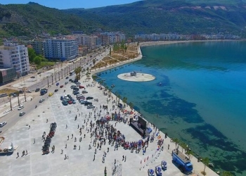 S’ka më çmime sipas dëshirës: Bashkia e Lezhës vendos tarifat për çadrat në plazh