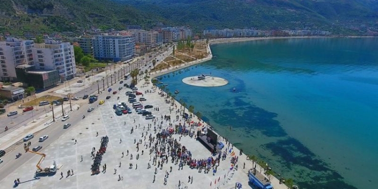 S’ka më çmime sipas dëshirës: Bashkia e Lezhës vendos tarifat për çadrat në plazh