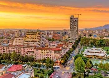 Për katër muaj mbi 2.5 milionë turistë vizituan Shqipërinë, gati gjysma nga Kosova