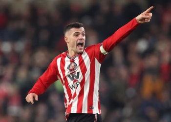 Schmeichel i dërgon sinjal Unitedit: Xhaka, zgjidhja ideale për mesfushën