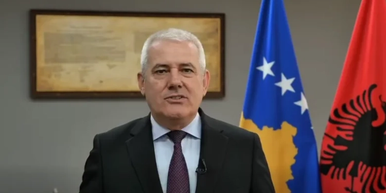 Sveçla: Nga sot hyn në fuqi Ligji i ri për Shtetësi