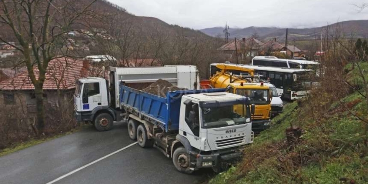 Aktakuzë ndaj gjashtë serbëve për barrikadat në veri