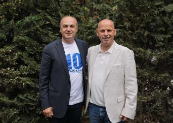 Ramiz Lladrovci del hapur në mbështetje të Enver Hoxhajt: Ta votojmë 10-shin e PDK-së
