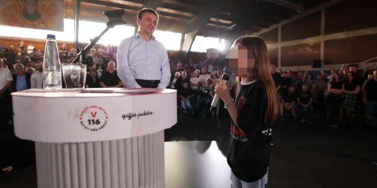 “Ju vraft Zoti, ju vraft Allahu”, mallkimet e të miturës që jehuan në tubimin e Albin Kurtit