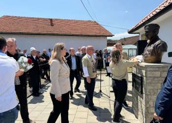 Përkujtohet ditëlindja e Heroit Skënder Rexhepi – homazhe në Mrasor pranë bustit dhe Shtëpisë-Muze