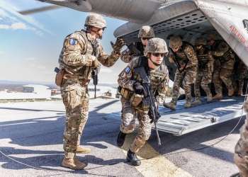 KFOR zhvillon stërvitje me helikopter në Pejë për rritjen e gatishmërisë operacionale