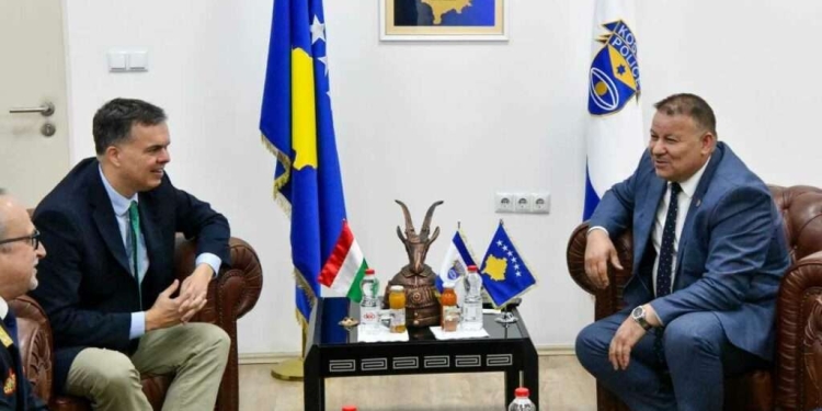 Policia e Kosovës dhe Hungaria diskutojnë forcimin e bashkëpunimit në fushën e sigurisë