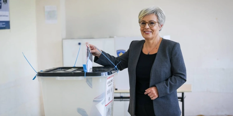 Donika Gërvalla veç me një deputet të partisë së vet mund të jenë në Kuvend