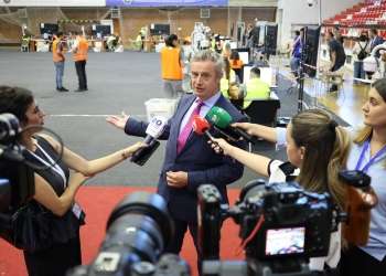 Hargreaves: Sapo të certifikohen zgjedhjet, partitë t’i krijojnë institucionet
