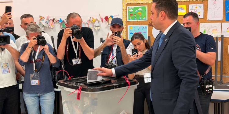 Voton kandidati i LDK-së për kryeministër, Lumir Abdixhiku