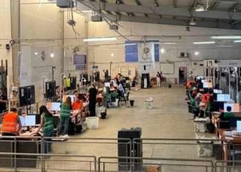 Vazhdon puna në QNR, KQZ: U numëruan 102 nga 223 kuti votimi përmes postës