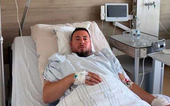 Aktori kosovar Kreshnik Ibrahimi operohet urgjentisht, falënderon Zotin për gjendjen e tij
