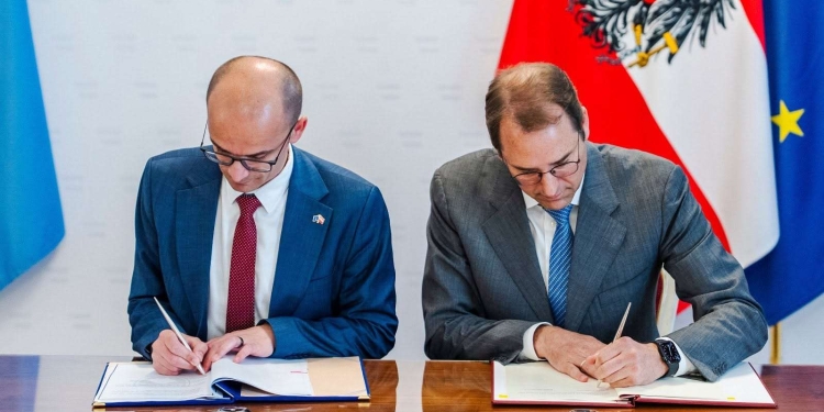 Nënshkruhet marrëveshja, familjarët e diplomatëve do të kenë të drejtë pune në Austri