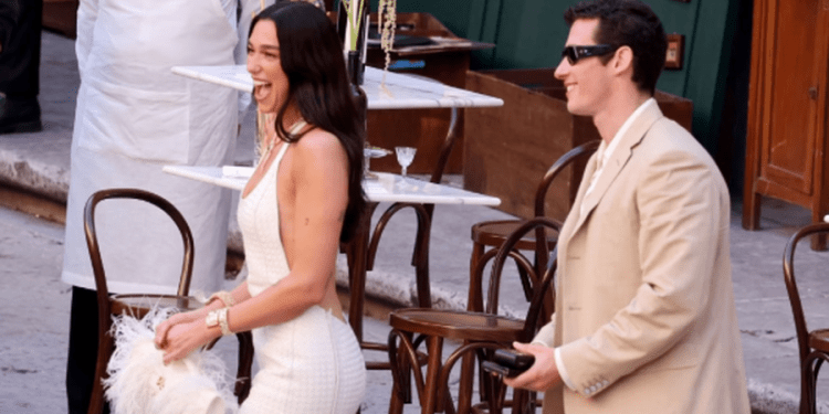 The Sun: Dua Lipa jep 5 mijë paund për banorët në Palermo si shenjë falënderimi për telashet që ua shkaktoi dasma