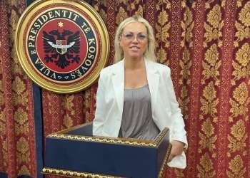 Kandidatja e LDK-së godet Kurtin: Premtuat kthimin e diasporës, por larguat edhe 200 mijë të rinj nga Kosova