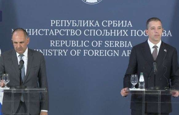 Ministri i jashtëm grek në Beograd: Nuk e ndërrojmë qëndrimin për statusin e Kosovës